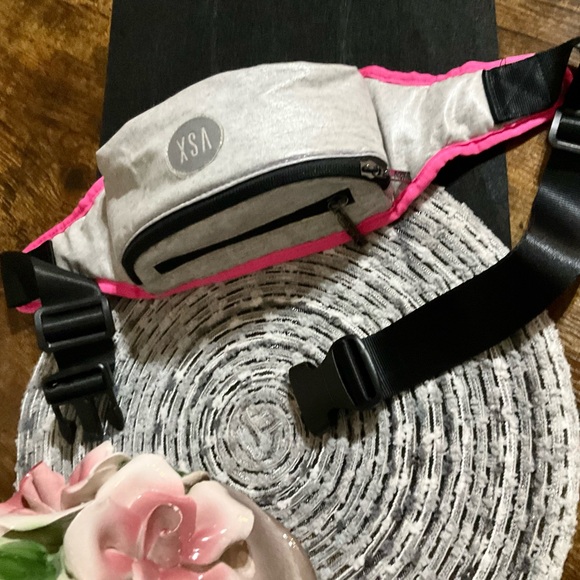 Victoria Secrets NWOT Vintage Womens Fanny Waist Pack - Picture 3 of 6